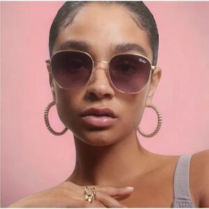 NWT Quay Australia Big Time Round Sunglasses Rose Navy Peach with case